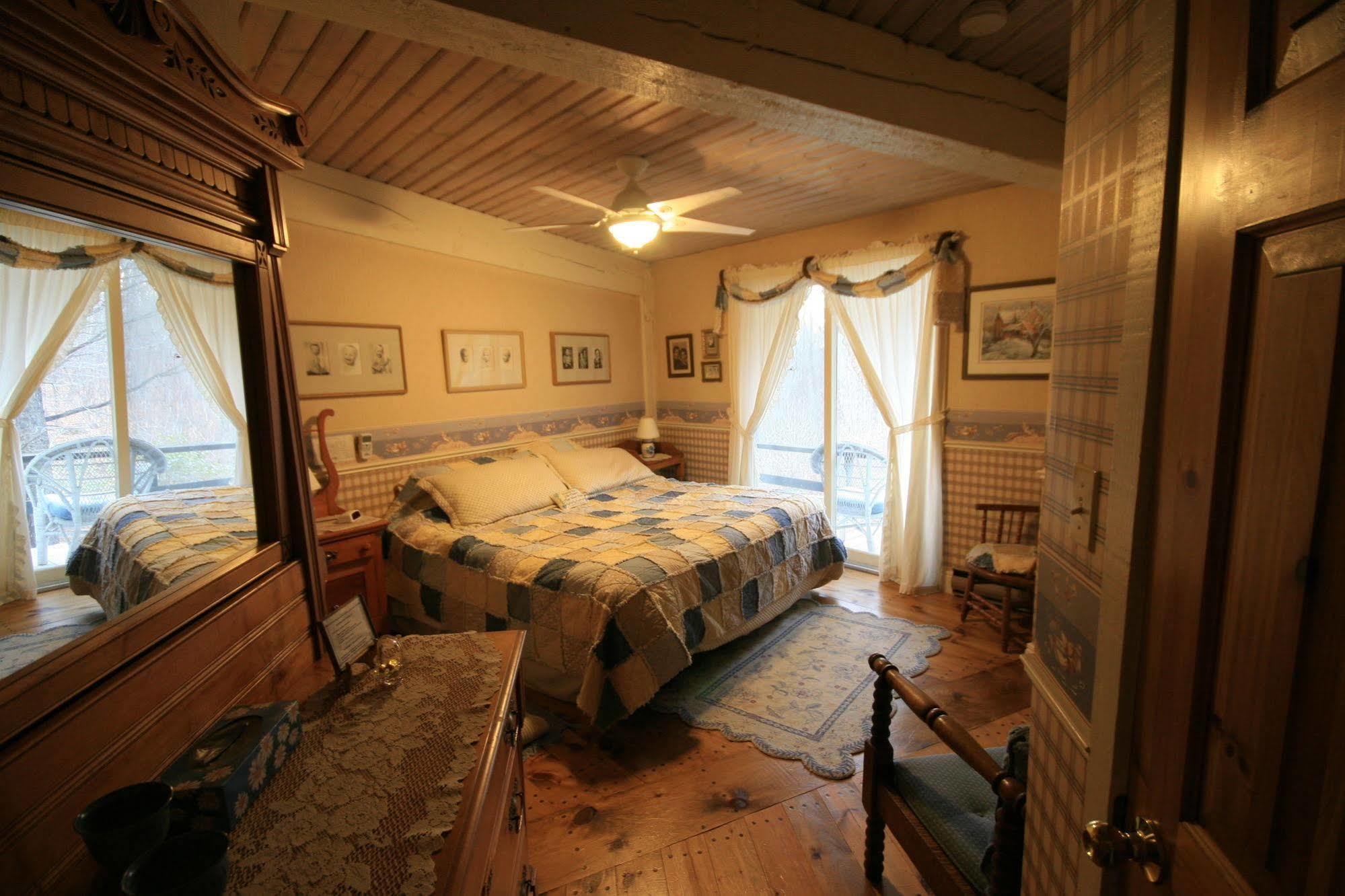 Stouffermill Bed & Breakfast Algonquin Highlands Exterior foto