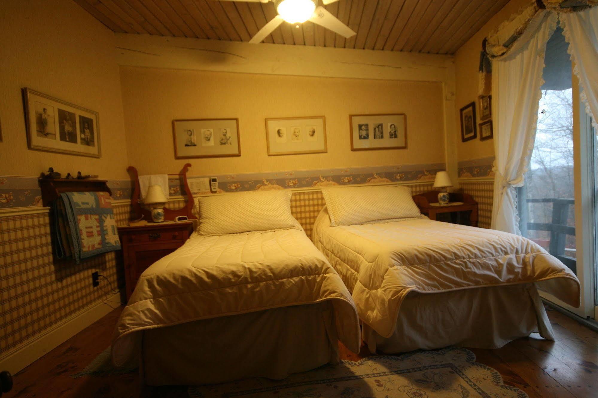Stouffermill Bed & Breakfast Algonquin Highlands Exterior foto