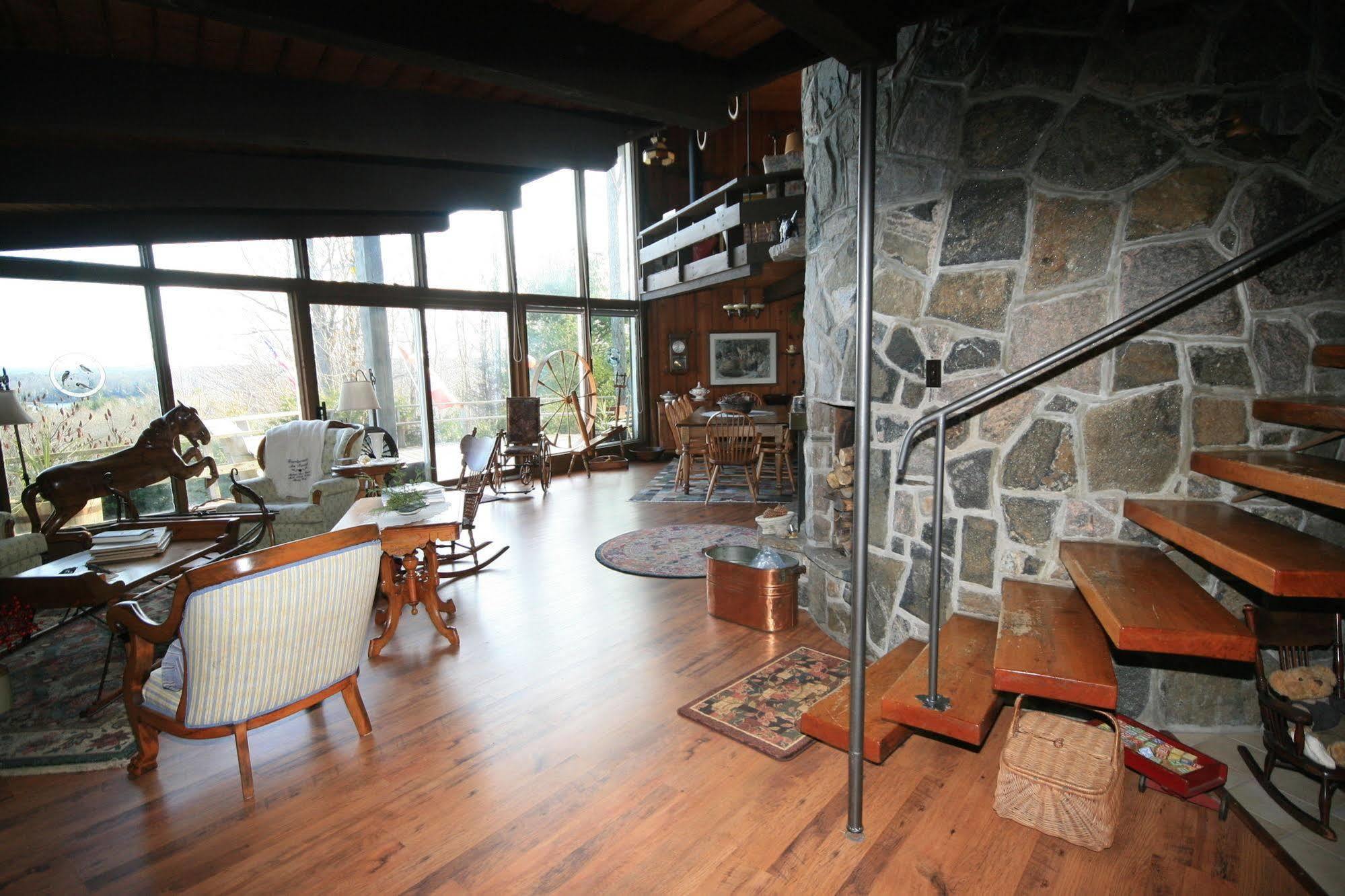 Stouffermill Bed & Breakfast Algonquin Highlands Exterior foto